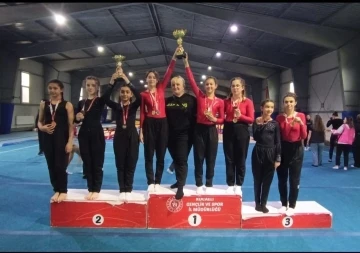 &Ccedil;ayırova&rsquo;nın yıldız sporcularından 11 madalya, 2 kupa
