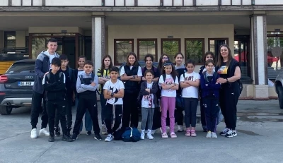 &Ccedil;ayırovalı minik y&uuml;z&uuml;c&uuml;lerden 35 madalya ve T&uuml;rkiye şampiyonluğu
