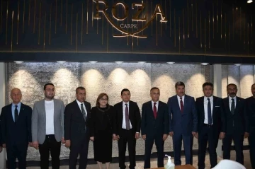 &Ccedil;eber ve Şahin Gaziantepli halıcılara moral verdiler
