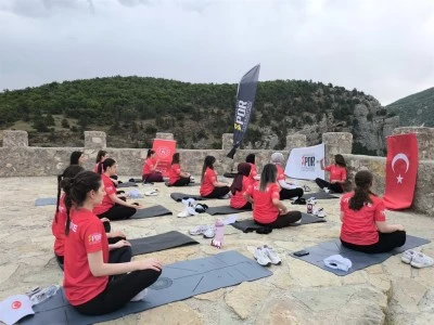 Cehennem Deresi Kanyonu'nda yoga yaptılar