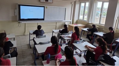 &Ccedil;EK(İ)MECE  kırsal mahalle okullarını destekliyor