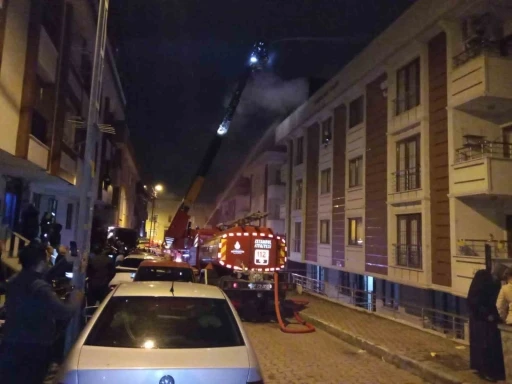 &Ccedil;ekmek&ouml;y&rsquo;de &ccedil;atı katı alevlere teslim oldu
