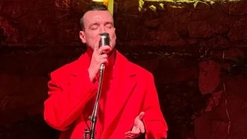 Cem Adrian Zonguldak&rsquo;ta hayranlarıyla buluştu
