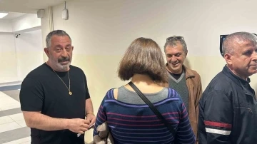 Cem Yılmaz oyunu kullandı, İHA muhabirine verdiği cevap kahkahaya boğdu: &ldquo;Sizin esprilerinizi kim yazıyor&rdquo;
