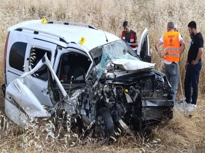 Cenaze d&ouml;n&uuml;ş&uuml; kaza: anne ile 2 oğlu &ouml;ld&uuml;, 3 yaralı
