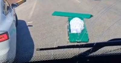 Cenaze nakil aracından i&ccedil;inde ceset bulunan tabut yola d&uuml;şt&uuml;: İşte o g&ouml;r&uuml;nt&uuml;ler