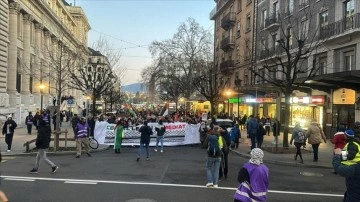 Cenevre'de 10 binden fazla kişi soğuk havaya rağmen Filistin i&ccedil;in y&uuml;r&uuml;d&uuml;