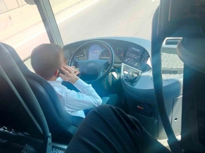 Cep telefonu ile konuşan otob&uuml;s şof&ouml;r&uuml; sivil denetime takıldı

