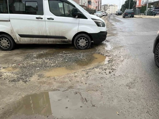 &Ccedil;erkezk&ouml;y&rsquo;de lağım suları mahalleliyi isyan ettirdi

