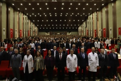 Cerrahpaşa Tıp Fak&uuml;ltesi &ouml;ğrencileri Bah&ccedil;elievler&rsquo;de beyaz &ouml;nl&uuml;k giydi