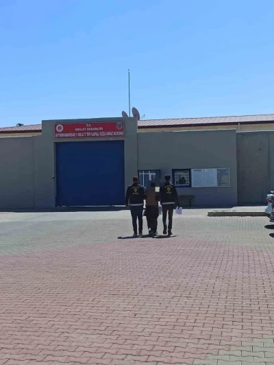 &Ccedil;eşitli su&ccedil;lardan 10 yıldır aranan şahsı polis yakaladı
