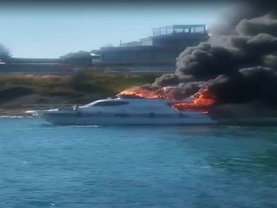 &Ccedil;eşme'de yat yangını
