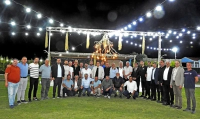 &Ccedil;eşme Muhtarlar Derneği kuruluşunu yemekli toplantıyla kutladı
