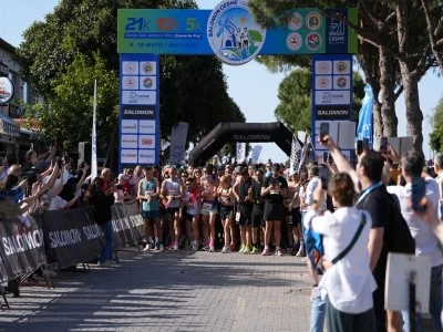 &Ccedil;eşme Yarı Maratonu&rsquo;nda &ouml;d&uuml;ller sahiplerini buldu