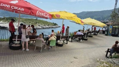 &Ccedil;eşmi Cihan Amasra&rsquo;ya havalar ısınmasıyla birlikte Rus akını da başladı
