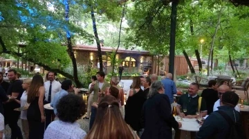 &Ccedil;evre dostu restoran sezona b&uuml;y&uuml;k bir a&ccedil;ılış ile "merhaba" dedi
