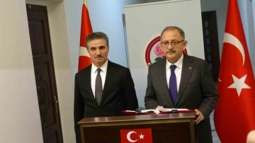 &Ccedil;evre Şehircilik ve İklim Değişikliği Bakanı &Ouml;zhaseki: "Ekonomi dimdik ayakta"
