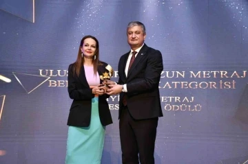 &Ccedil;eyrek asırlık festivalin en iyi belgesel filmi "Bir G&uuml;n, 365 Saat" oldu
