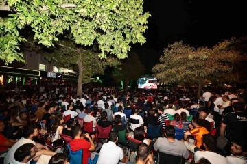 &Ccedil;eyrek final coşkusu Denizli&rsquo;yi sardı
