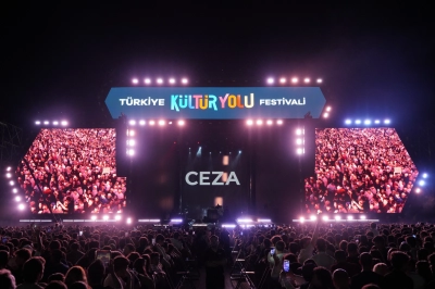 Ceza, Samsun'da rap r&uuml;zgarı estirdi
