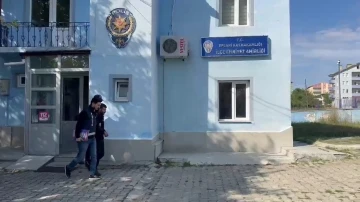 Cezaevi firarisi &ccedil;iftliğin m&uuml;ştemilatında yakalandı
