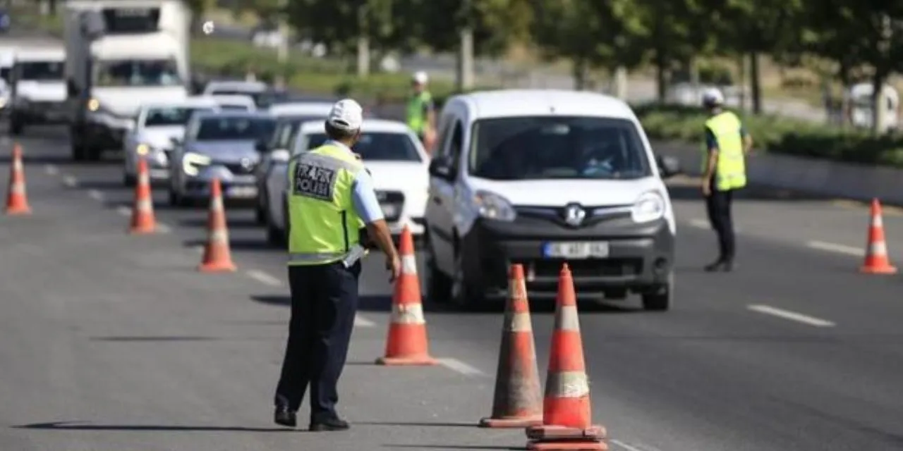  Trafik Kanunu Meclis'ten ge&ccedil;ti! İşte yeni d&uuml;zenleme ve cezalar... 