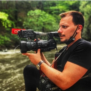 &Ccedil;GD Bursa 2022 Gen&ccedil; Kalemler &Ouml;d&uuml;l&uuml; DHA Muhabiri İsmail Hakkı Seymen&rsquo;e