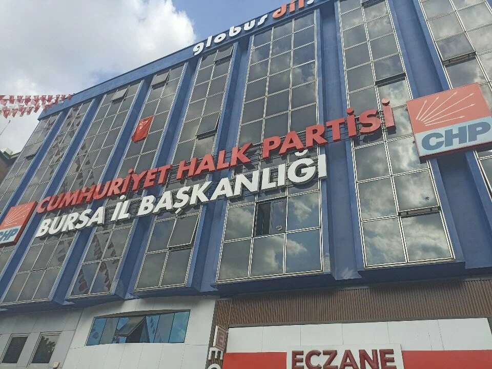 CHP Bursa &ouml;rg&uuml;t&uuml;nden &Ouml;zg&uuml;r &Ouml;zel'e tam kadro destek