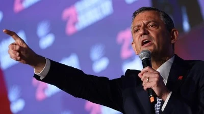 CHP'de sıcak saatler: &Ouml;zg&uuml;r &Ouml;zel grup başkanı oldu
