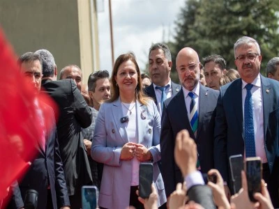 CHP'den AK Parti'ye ge&ccedil;en Burcu K&ouml;ksal: Afyonkarahisar'da bir dam yıkılsa y&uuml;reğim par&ccedil;alanır
