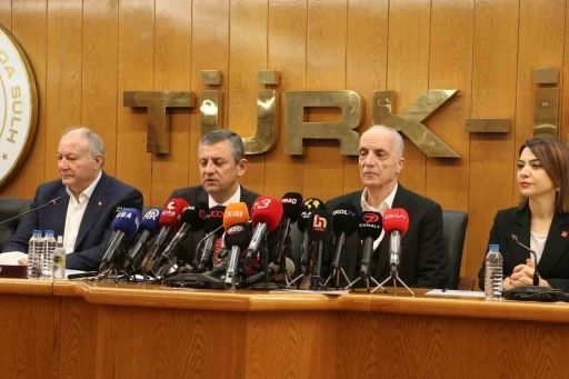 CHP Genel Başkanı &Ouml;zel&rsquo;den T&Uuml;RK-İŞ&rsquo;e ziyaret