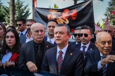 CHP Genel Başkanı &Ouml;zel: "Deniz Gezmiş&rsquo;in durduğu yerde durmaya devam ediyoruz"
