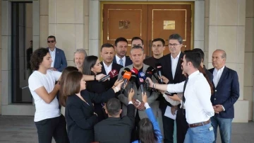 CHP Genel Başkanı &Ouml;zg&uuml;r &Ouml;zel, ABD seyahati &ouml;ncesinde basın mensuplarına a&ccedil;ıklama yaptı
