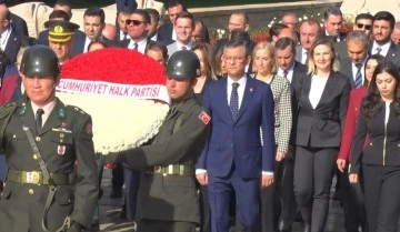 CHP Genel Başkanı &Ouml;zg&uuml;r &Ouml;zel, Anıtkabir&rsquo;i ziyaret etti