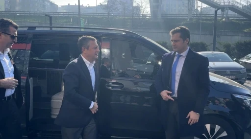 CHP Genel Başkanı &Ouml;zg&uuml;r &Ouml;zel, Olağan&uuml;st&uuml; Parti Meclisi Toplantısı&rsquo;na katıldı
