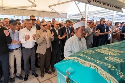 CHP Grup Başkanı &Ouml;zel&rsquo;in amcası son yolculuğuna uğurlandı
