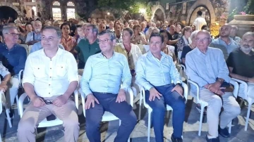 CHP Grup Başkanı &Ouml;zg&uuml;r &Ouml;zel, Bodrum&rsquo;da i&ccedil;ini d&ouml;kt&uuml;
