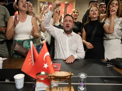 CHP İzmir'de olaylı gece!