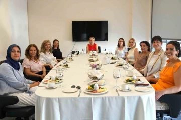 CHP&rsquo;li belediye başkanlarının eşlerinden dayanışma toplantısı
