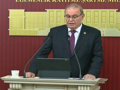 CHP'li &Ouml;ztrak: Yeni Partili milletvekilleri; size dağıtılan para CHP'ye aittir