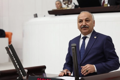 CHP'li Talat Din&ccedil;er:  &ldquo;Okullar Yok, Vaatler &Ccedil;ok&rdquo;