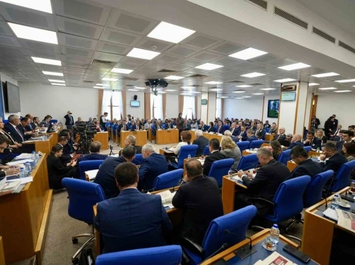 CHP&rsquo;li vekilden Bakan Kurum&rsquo;a &ouml;vg&uuml;: "TOKİ konutlarının yapımıyla ilgili bir başarı hikayesi var"
