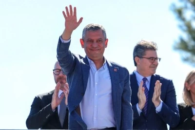 CHP Lideri &Ouml;zg&uuml;r &Ouml;zel: Gen&ccedil; Kiracı Yasası'nı &ccedil;ıkartacağız