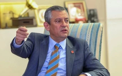 CHP Lideri &Ouml;zg&uuml;r &Ouml;zel: Teslim olmuyoruz 