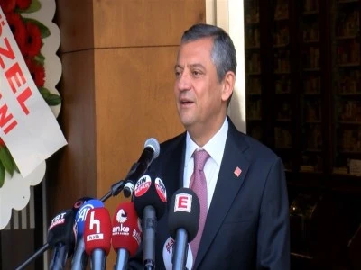 CHP Lideri &Ouml;zg&uuml;r &Ouml;zel, T&uuml;rk Eczacılar Birliği m&uuml;zesinin a&ccedil;ılışını yaptı