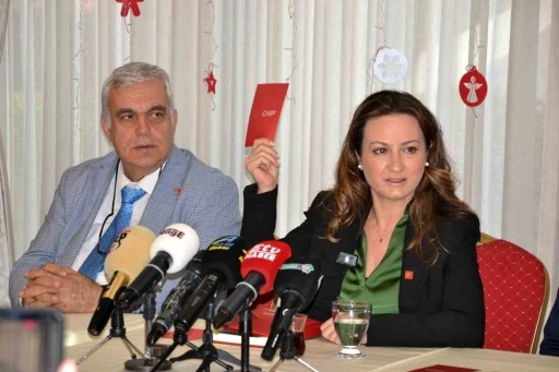 CHP Manisa İl Başkanı &Ouml;zalper gazetecilerin sorularını yanıtladı
