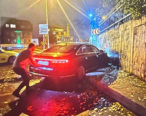 CHP Milletvekili İlgezdi adına kiralanan l&uuml;ks ara&ccedil; kazaya karıştı, s&uuml;r&uuml;c&uuml; alkoll&uuml; &ccedil;ıktı