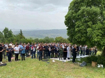 &Ccedil;ift&ccedil;iler bolluk ve bereket i&ccedil;in Olcak Dede&rsquo;de buluştu
