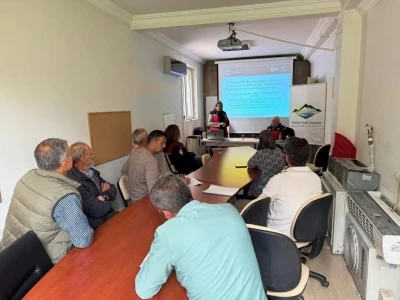 &Ccedil;ift&ccedil;ilere &ouml;rt&uuml; altı yetiştiricilik, hastalık-zararlılar ve m&uuml;cadele konusunda bilgilendirme
