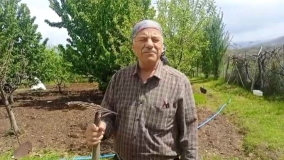 &Ccedil;ift&ccedil;inin sansarla  diyaloğu izleyenleri g&uuml;l&uuml;msetti
